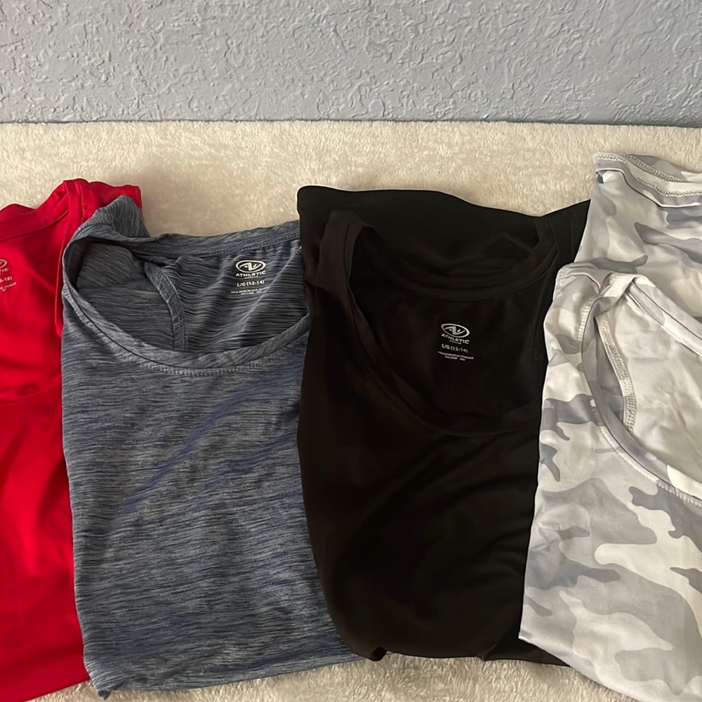Women’s active tops
